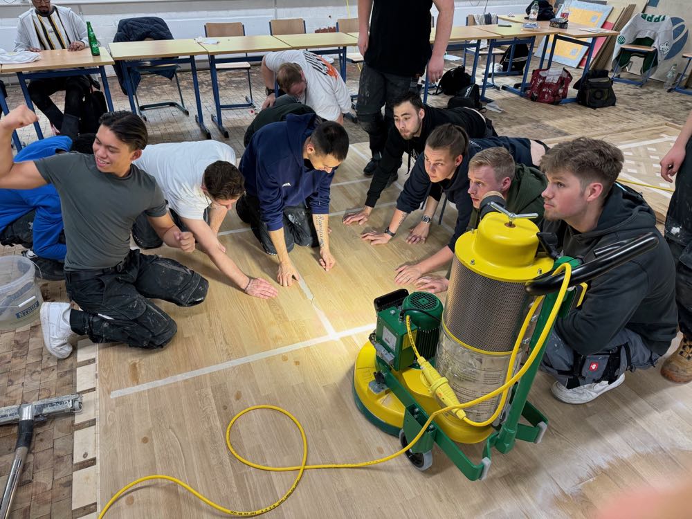  Jobelmann-Schule Stade: Lägler gibt Einblick in Schleiftechnik