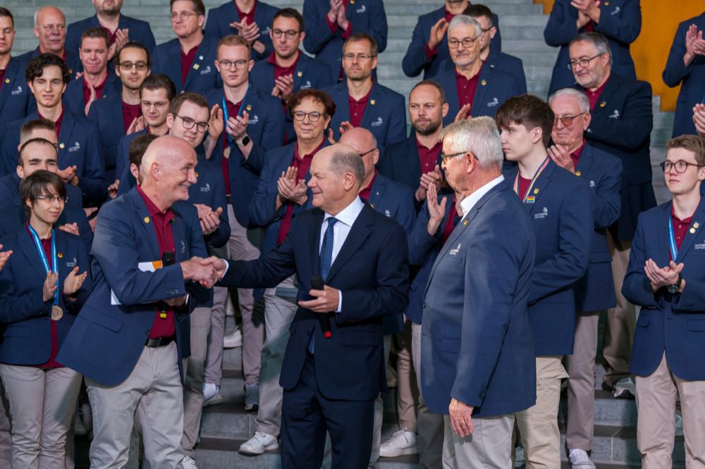  Bundeskanzler Olaf Scholz lobt Berufe-Nationalmannschaft